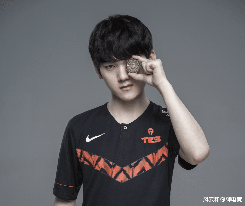 竞技宝-JackeyLove回归赛场，出色防守首场状态亮眼，TES观众沸腾！的简单介绍