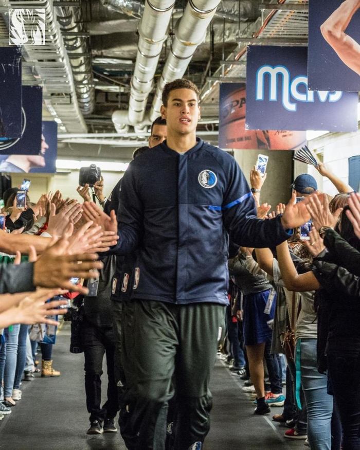 JJB-科维托娃迎来三赛季高光表现，独行侠球迷沸腾！的简单介绍